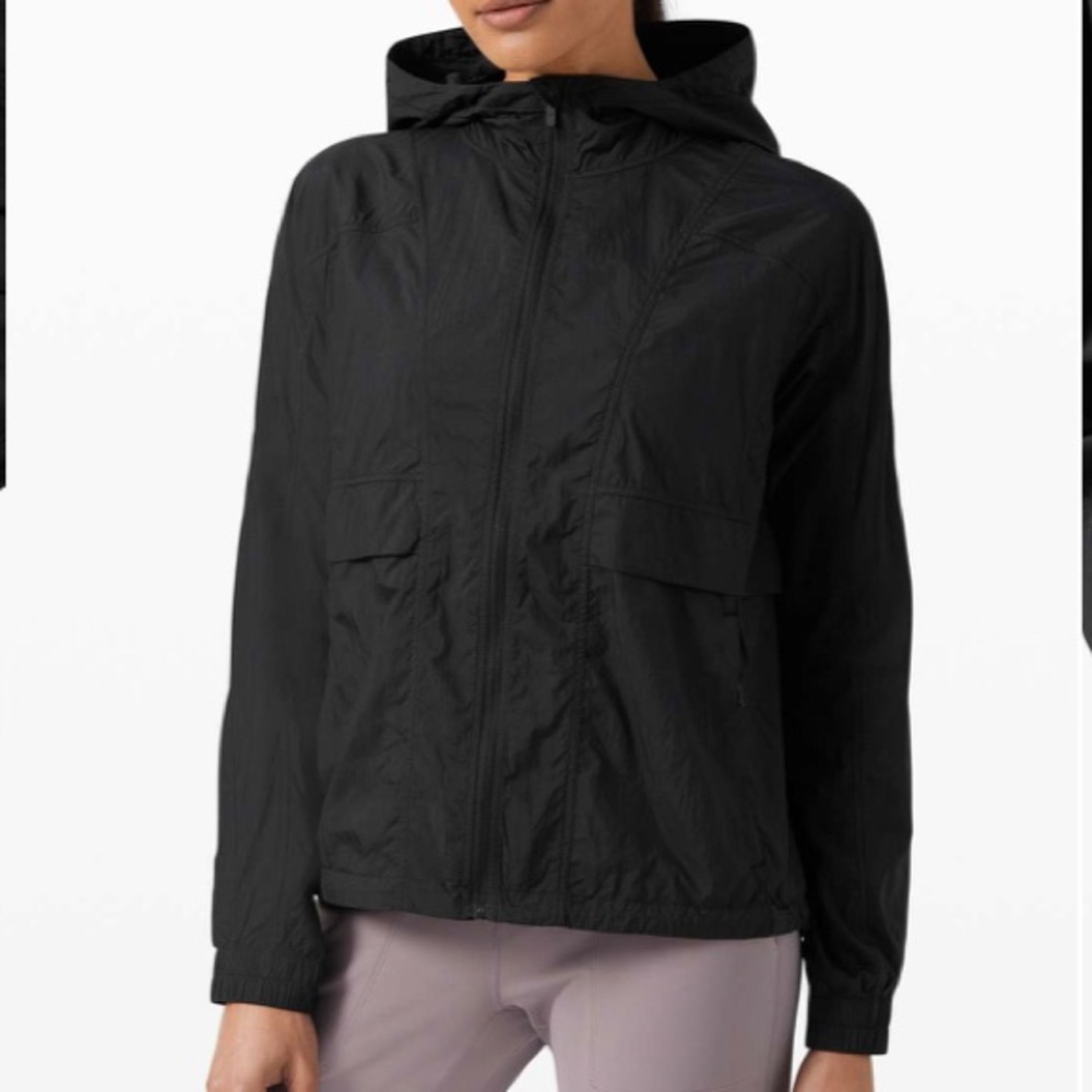 Lululemon wind braker size 4